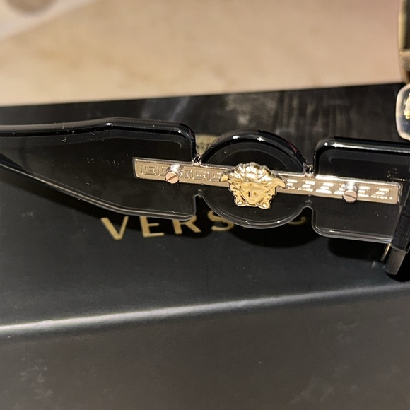 Versace Sunglasses - Picture 5 of 7
